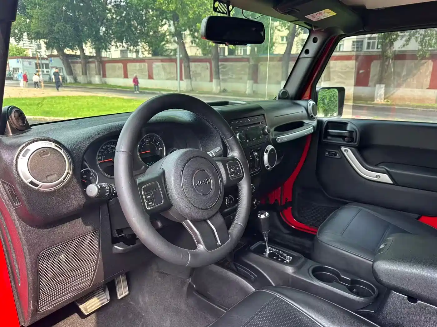 Photo 9 - Jeep Wrangler