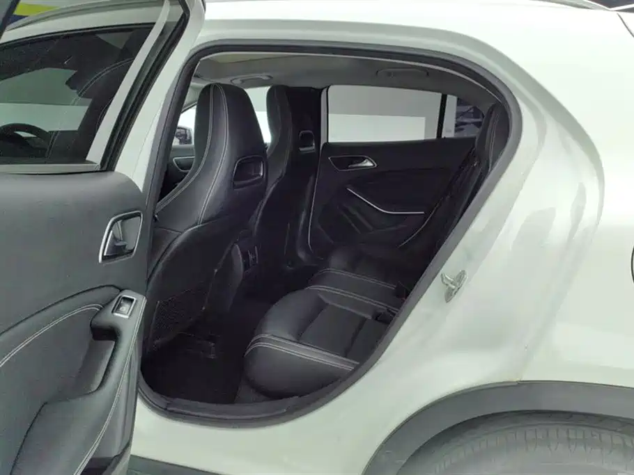 Mercedes-Benz GLA 2017 GLA 200 Dynamic фото 11