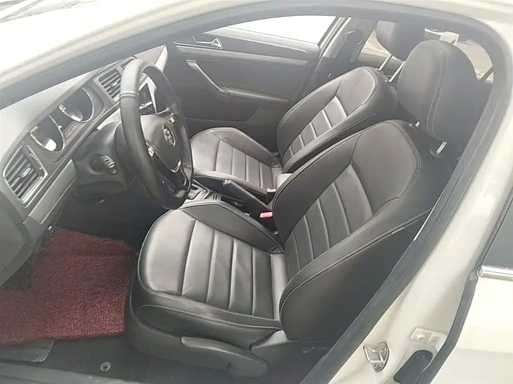 Volkswagen Lavida 2017 1.6L Automatic Comfort Edition фото 15