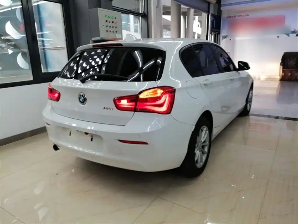 BMW 1 Series (Import) 2015 118i Leading фото 7