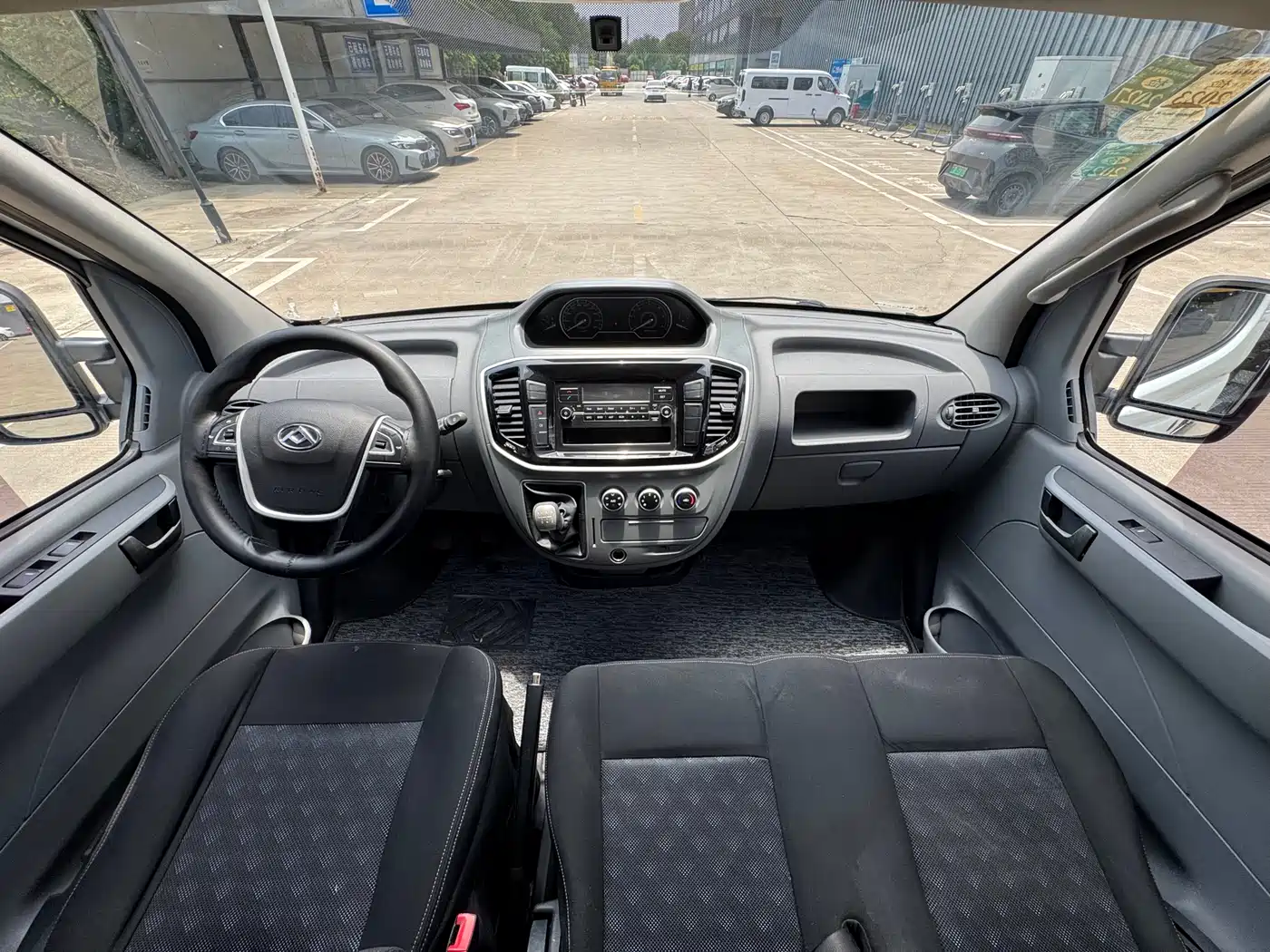 SAIC Maxus Xintu V80 2019 Model 2.5T Classic 6-speed manual Aoyuntong long wheelbase medium roof 7-seater фото 6