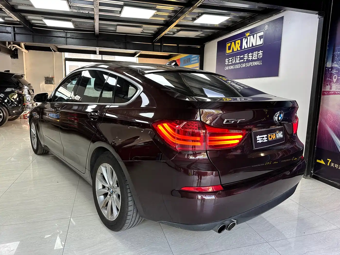 BMW 5 Series GT 2014 528i Leading фото 15