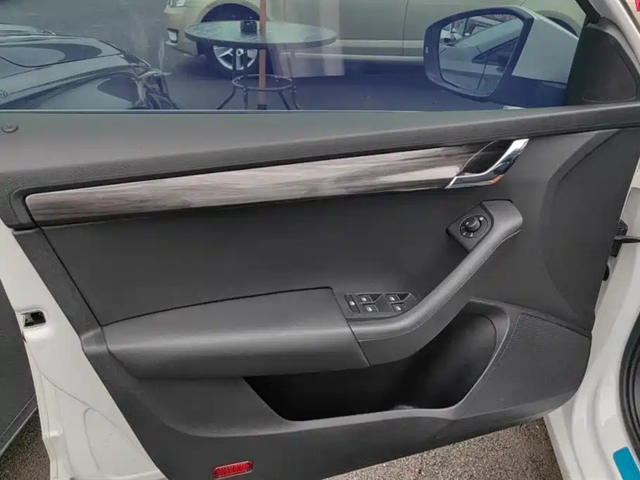 Škoda Octavia 2017 1.6L Automatic Smart Edition фото 7