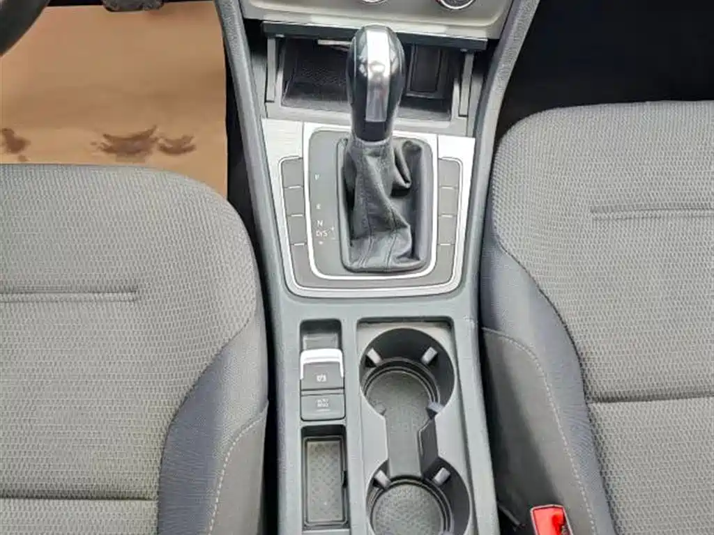 Volkswagen Golf 2016 1.6L Automatic Comfort фото 12