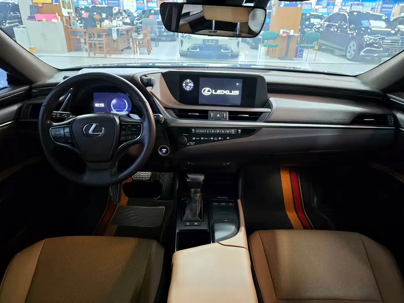 Lexus ES 2018 300h Excellence Edition China V фото 9