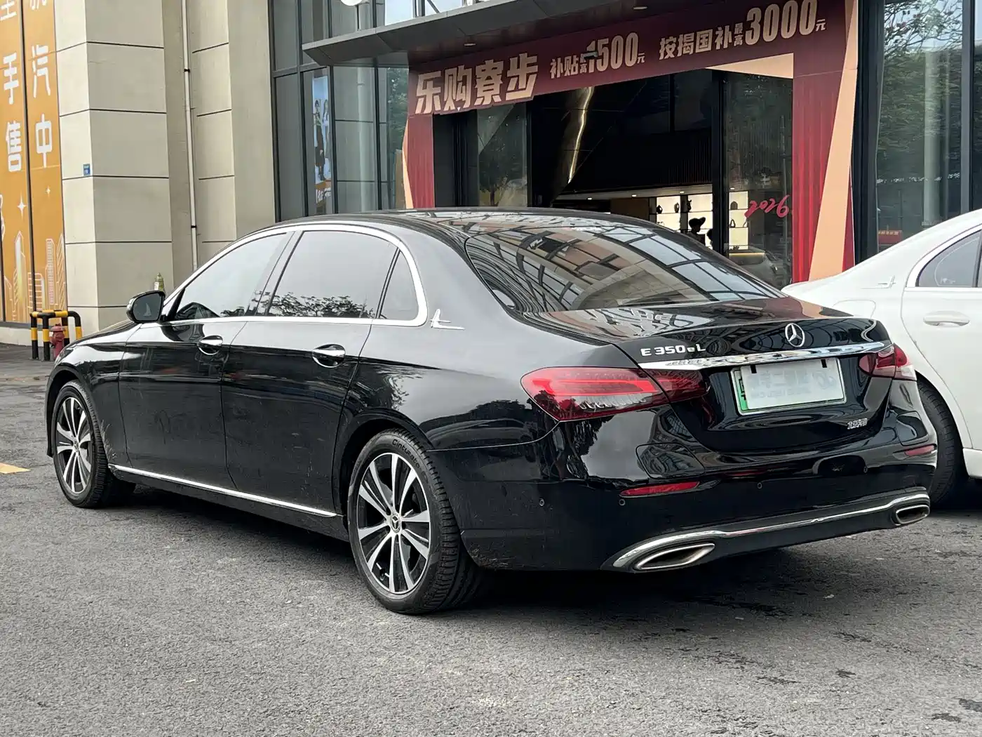 Mercedes-Benz E-Class New Energy 2022 Facelift II E 350 e L Plug-in Hybrid Sedan фото 2