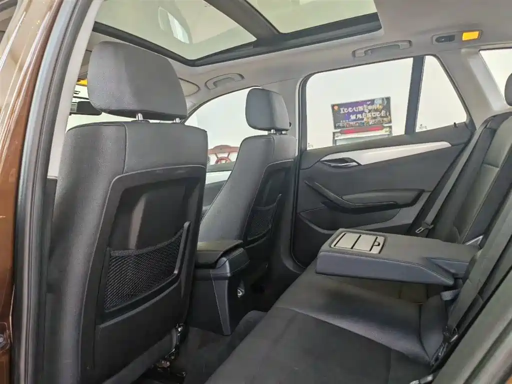 BMW X1 2014 sDrive18i Leading Edition фото 6