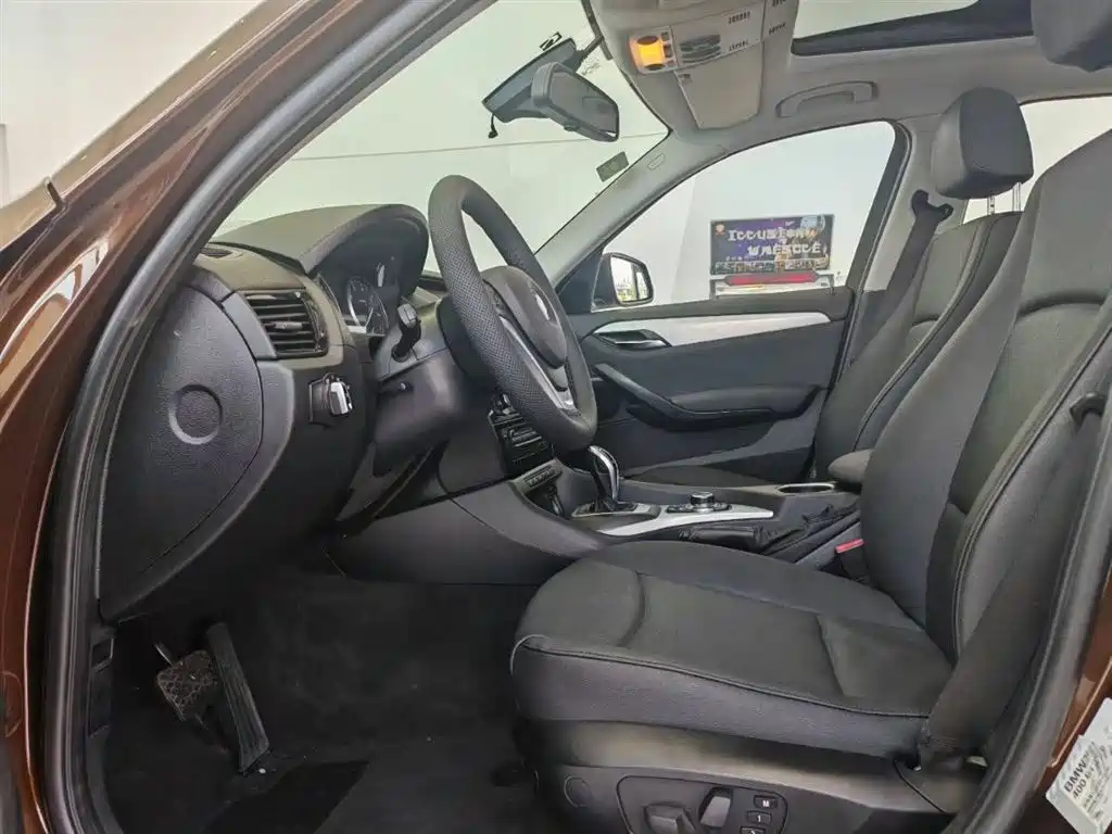 BMW X1 2014 sDrive18i Leading Edition фото 5