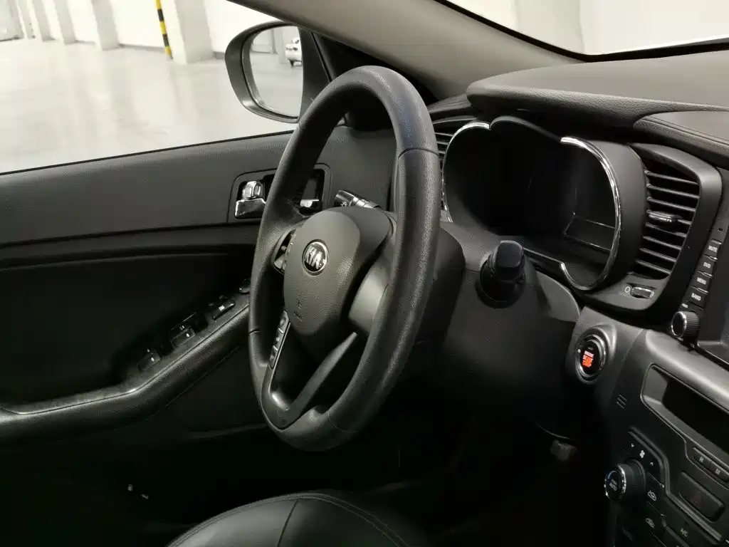 Photo 22 - Kia K5