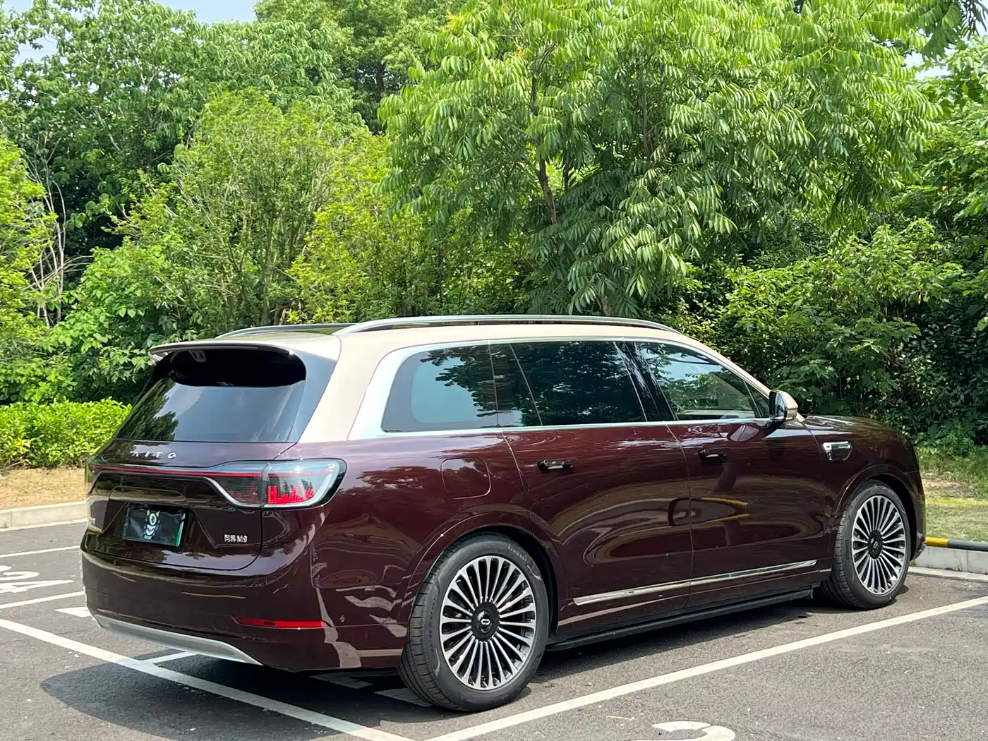 AITO Wenjie AITO M9 2025 Extended Range Ultra 52kWh 6-Seater фото 16