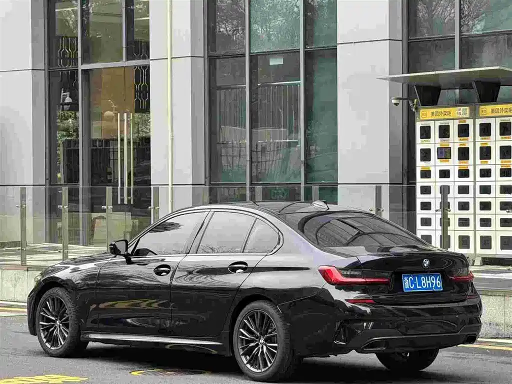 BMW 3 Series 2022 325i M Sport Shadow Edition фото 3