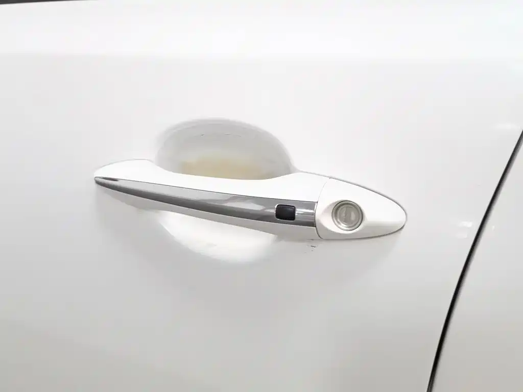 Photo 18 - Kia K5