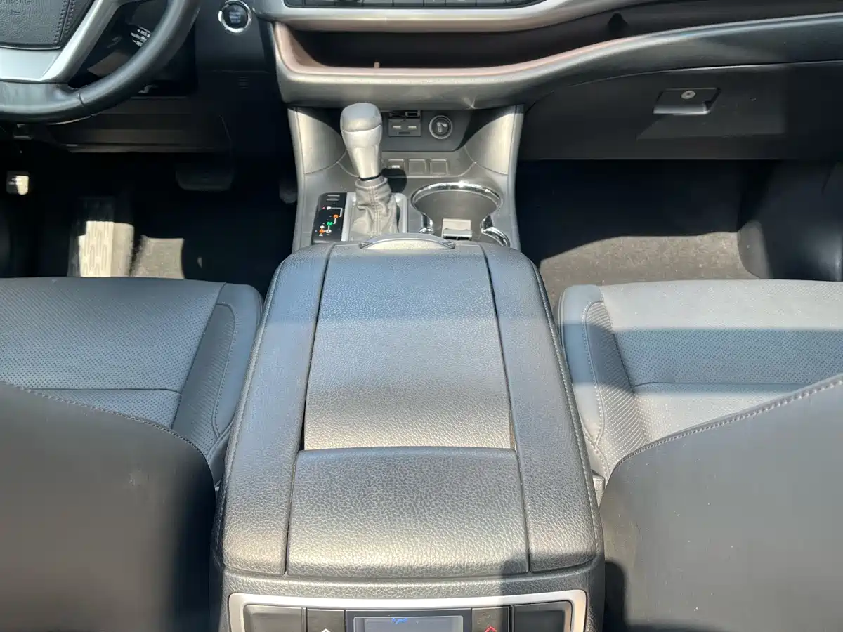 Toyota Highlander 2021 2.0T FWD Luxury 7-Seater фото 16