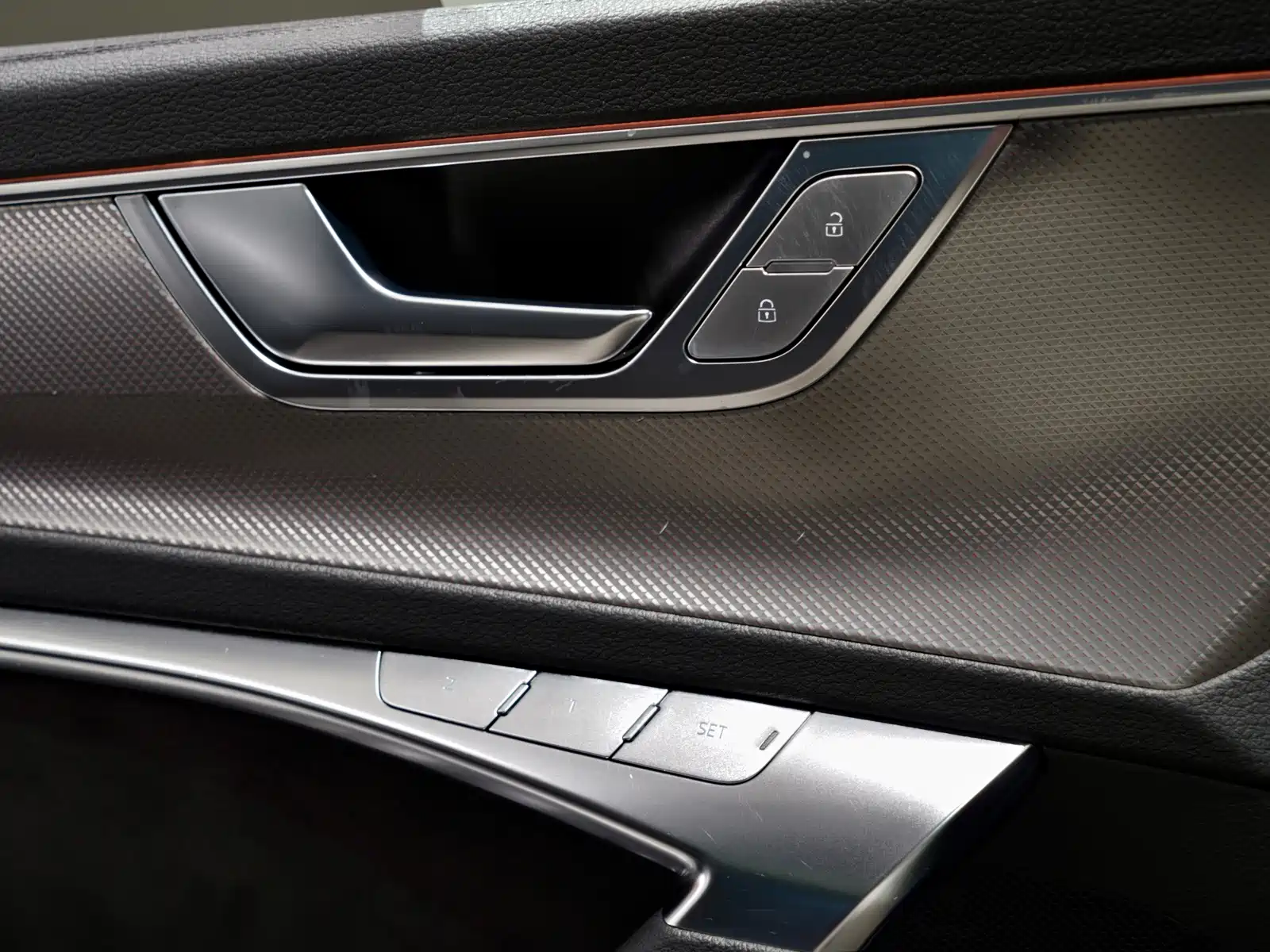 صورة 6 - Audi A6L