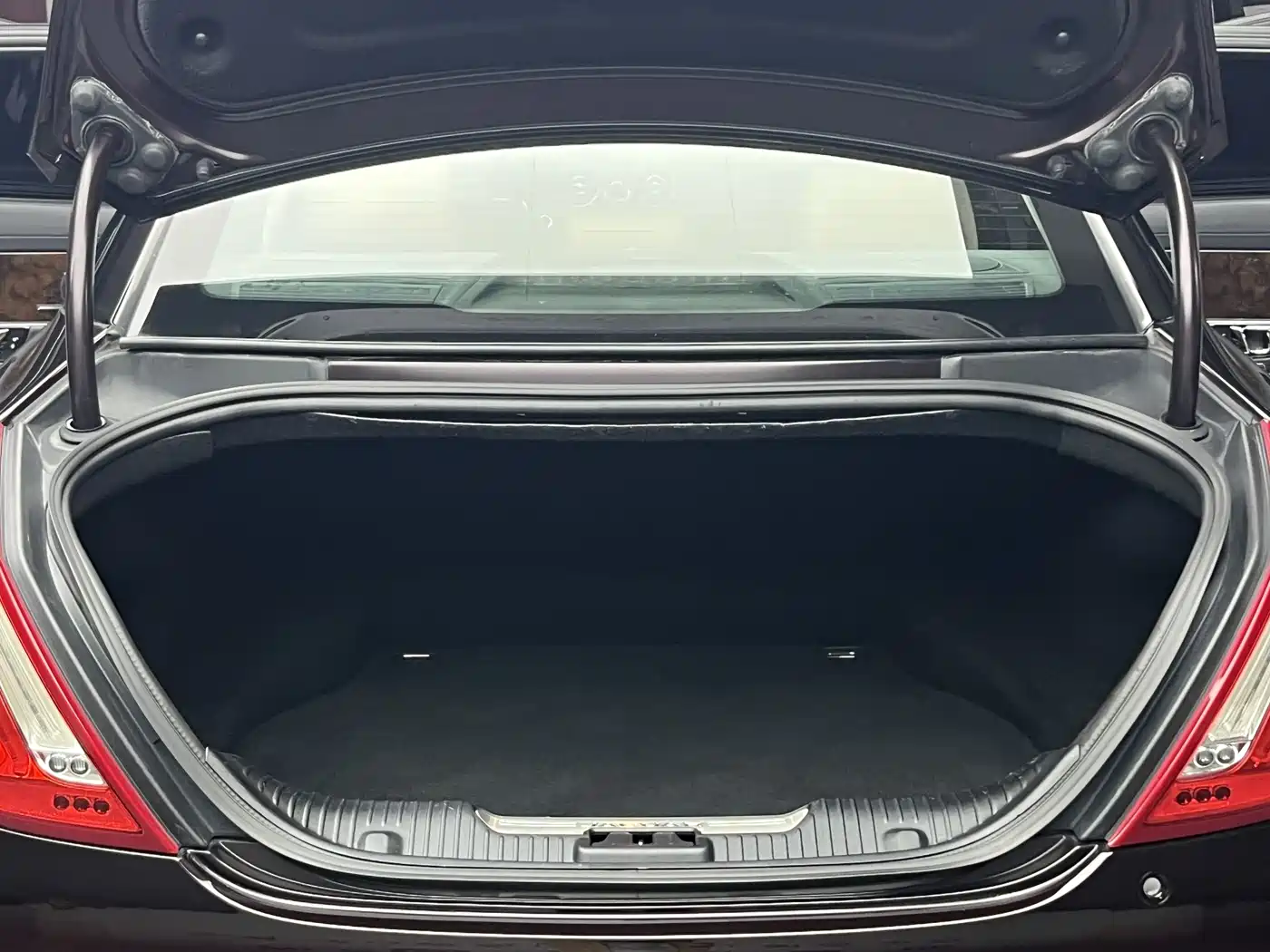 Jaguar XJ 2015 XJL 3.0 SC AWD Panorama Business фото 32