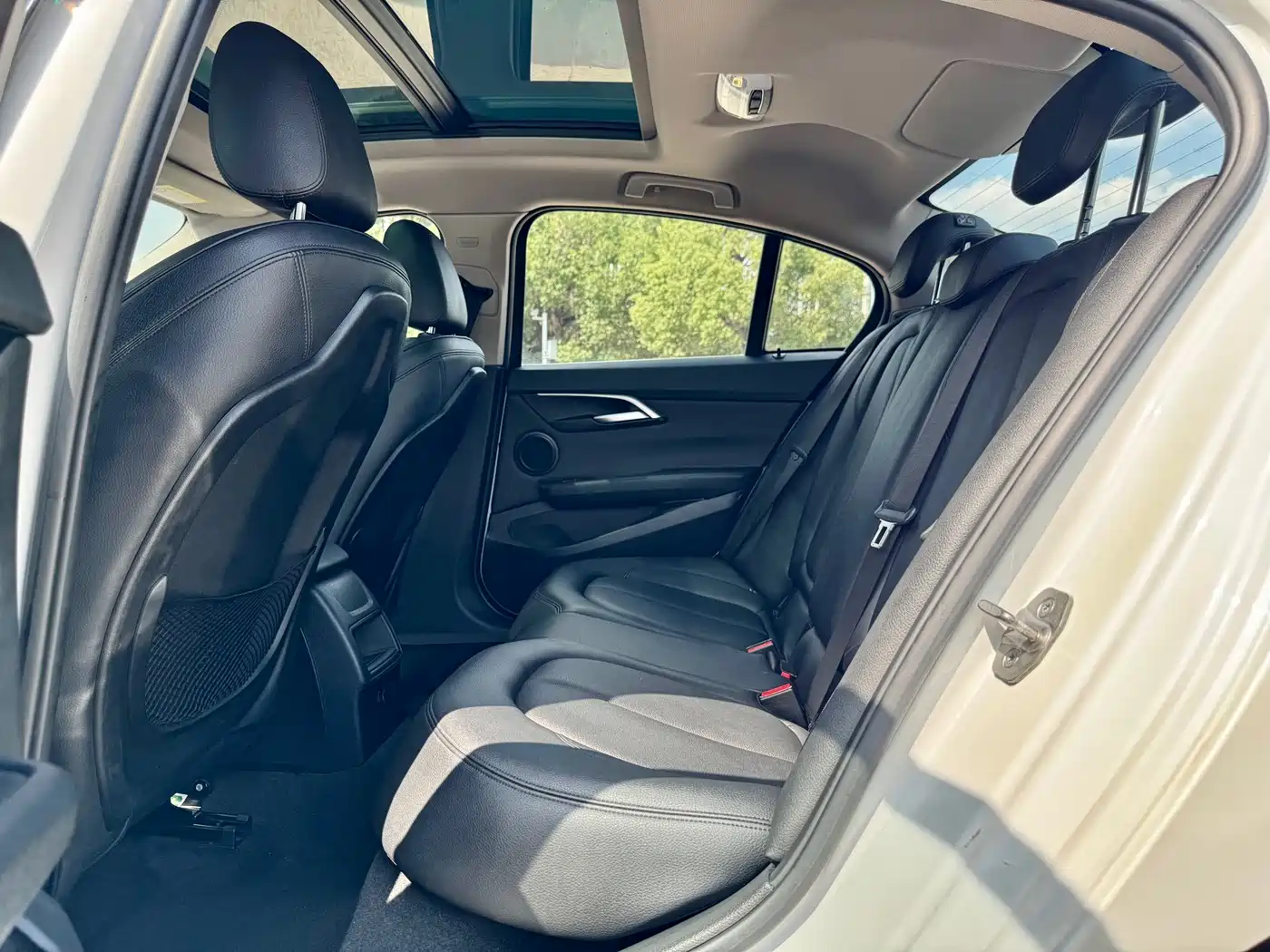 BMW 1 Series 2018 118i Sport Edition фото 7