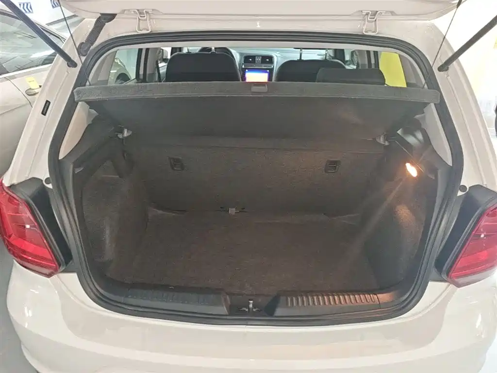 Volkswagen Polo 2016 1.4L Automatic Trend фото 19