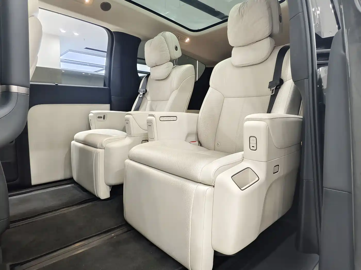 Li Auto MEGA 2025 2025 Model Home Family Special Edition