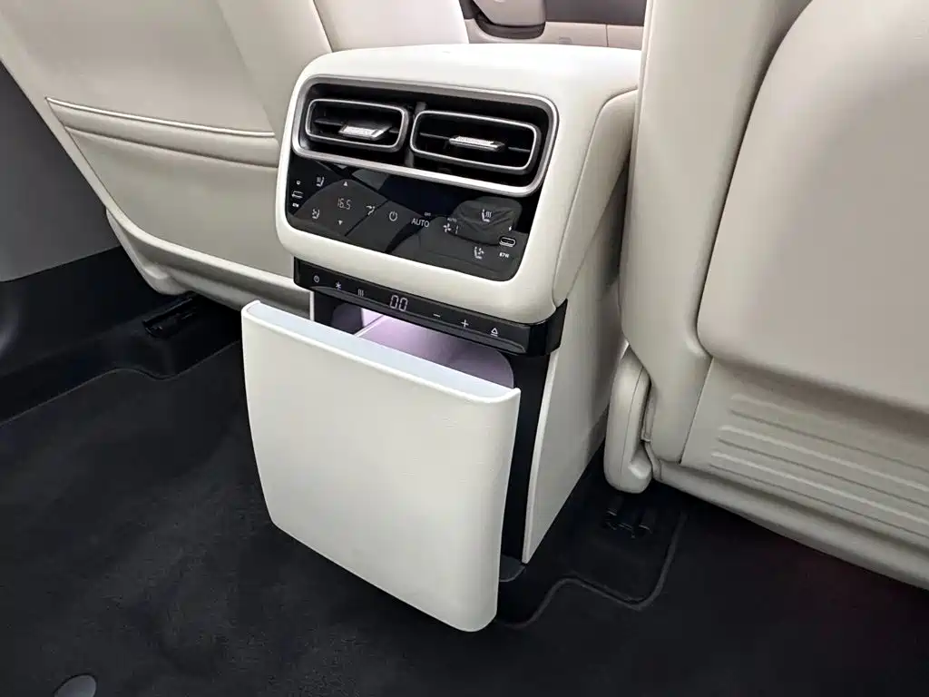 Li Auto i6 2026 2025 2WD Base Model