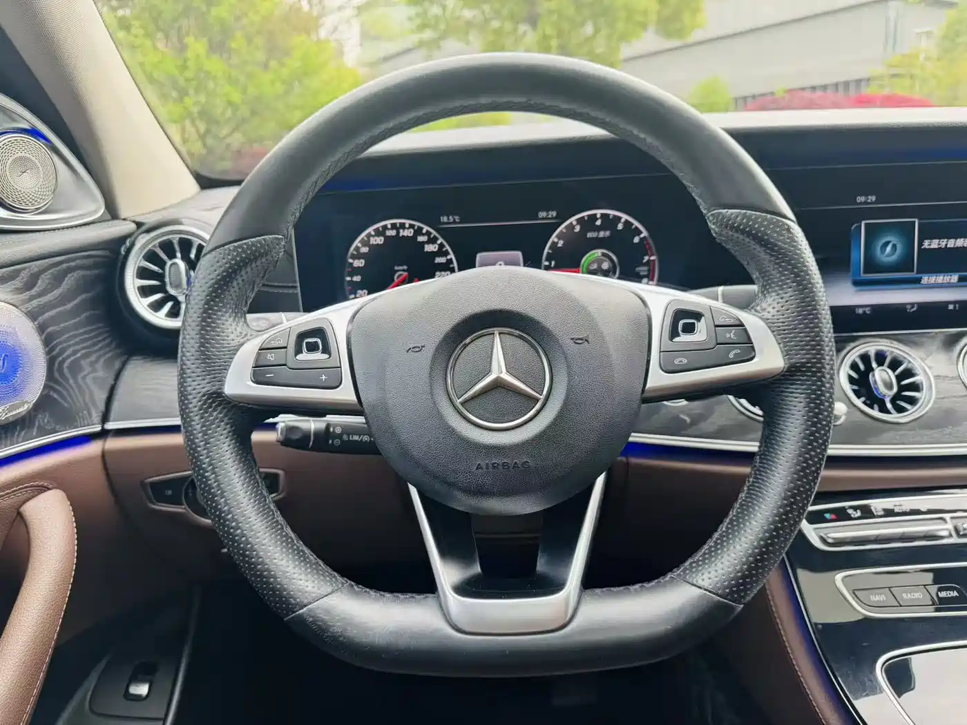 Mercedes-Benz E-Class 2016 E 200 L Sport Type фото 11