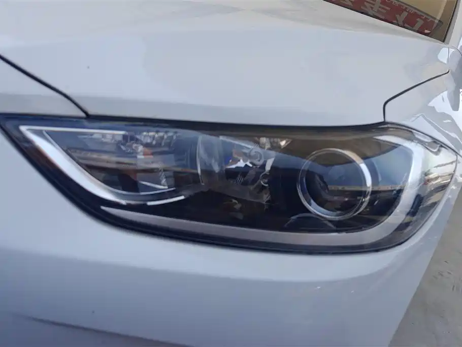 Hyundai Elantra 2016 1.6L Manual Smart·Youth Edition фото 5