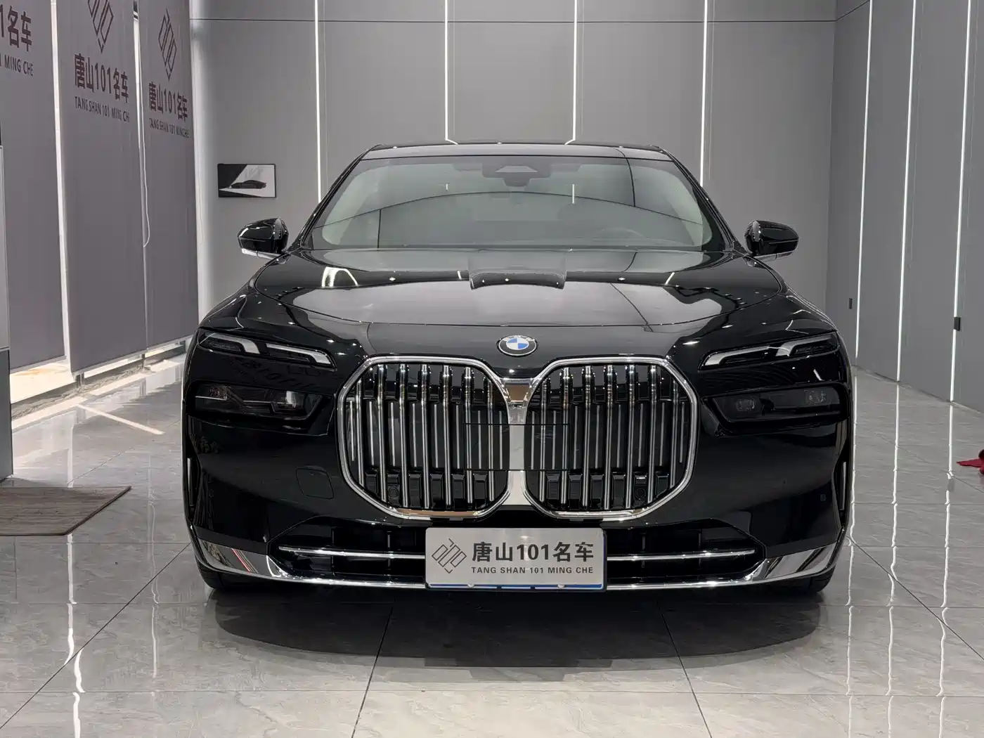 BMW 7 Series 2026 735Li Luxury Package фото 2