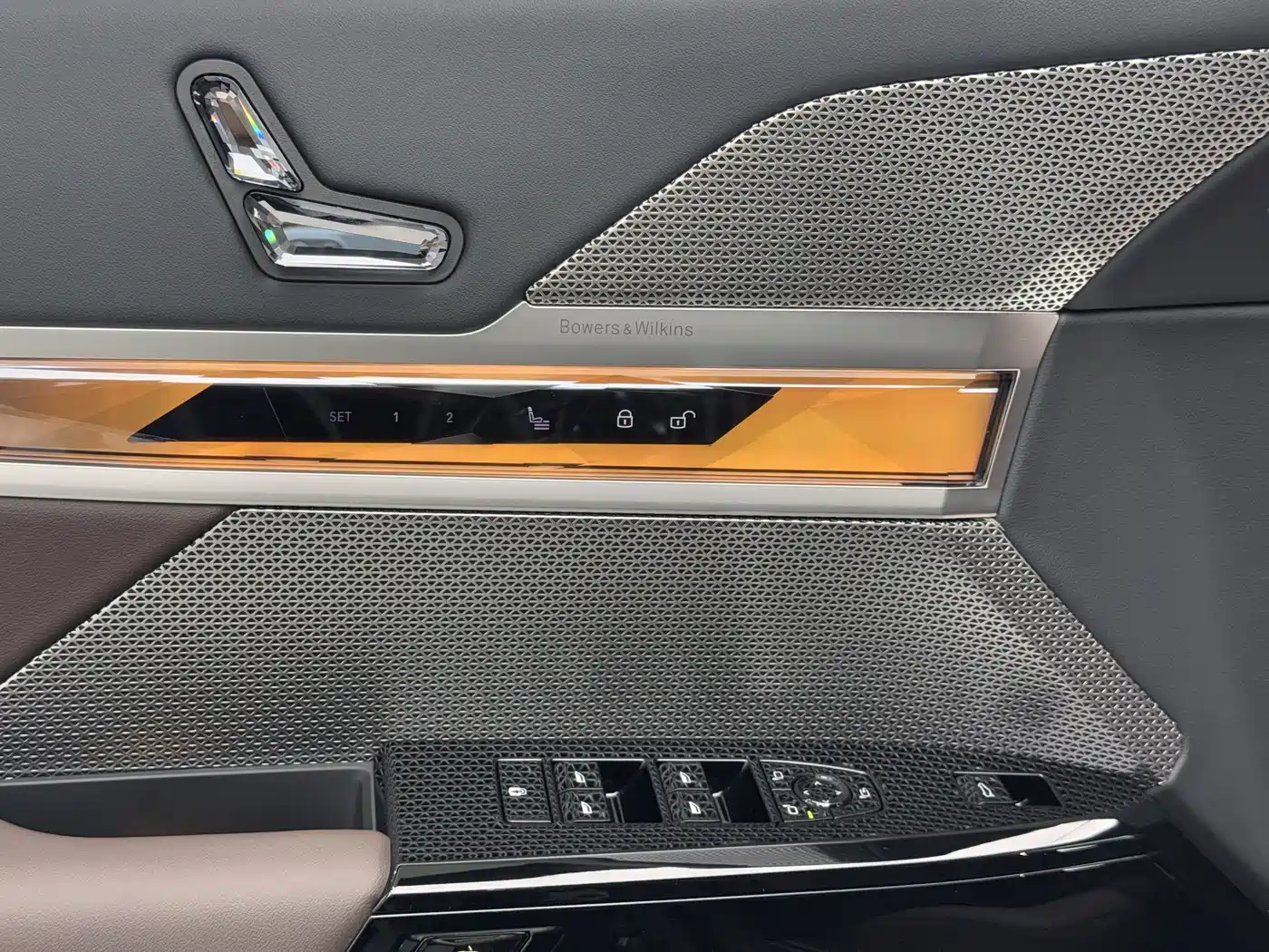 BMW 7 Series 2026 735Li Luxury Package фото 12