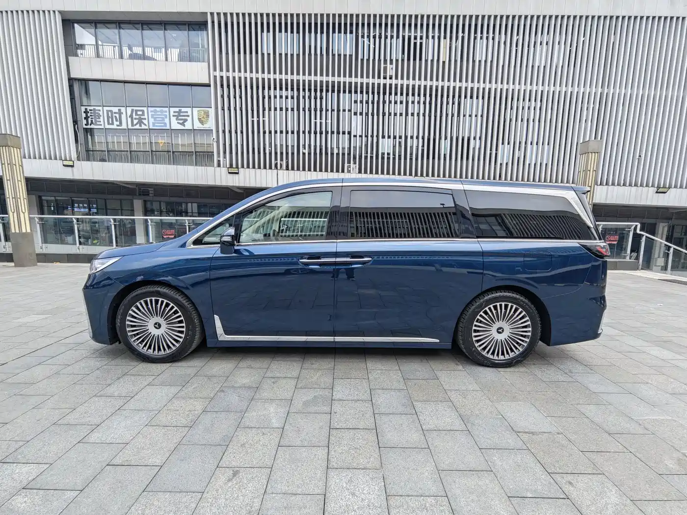 Voyah Auto Voyah Dreamer 2025 PHEV AWD Flagship Kunpeng Edition фото 15