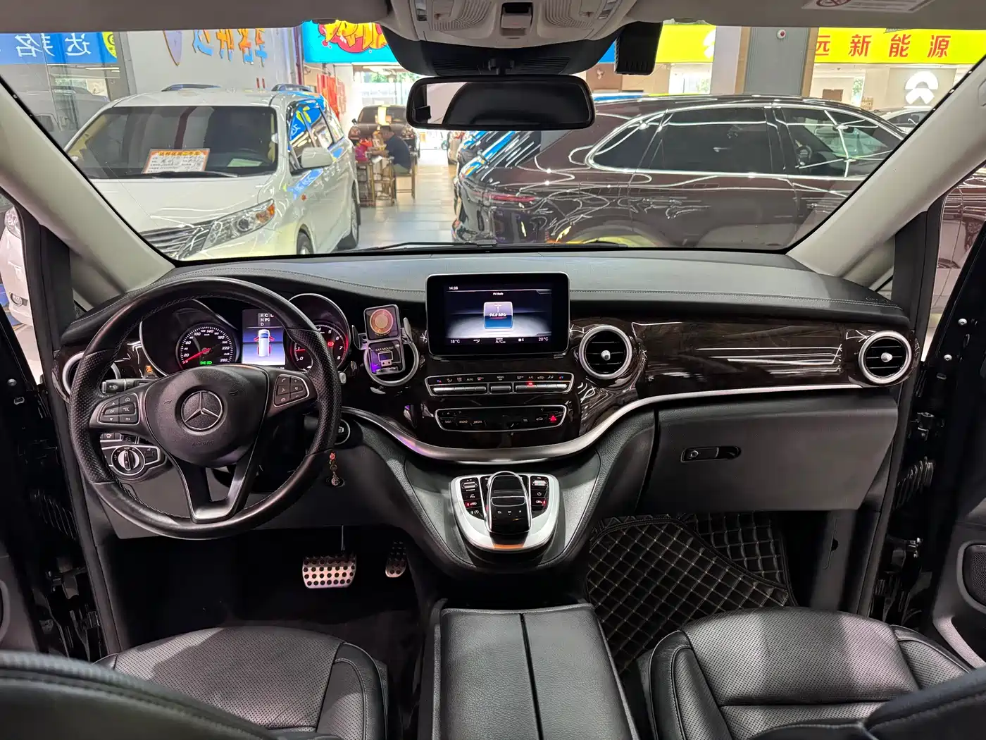 Mercedes-Benz V-Class 2020 V 260 Luxury Edition фото 10