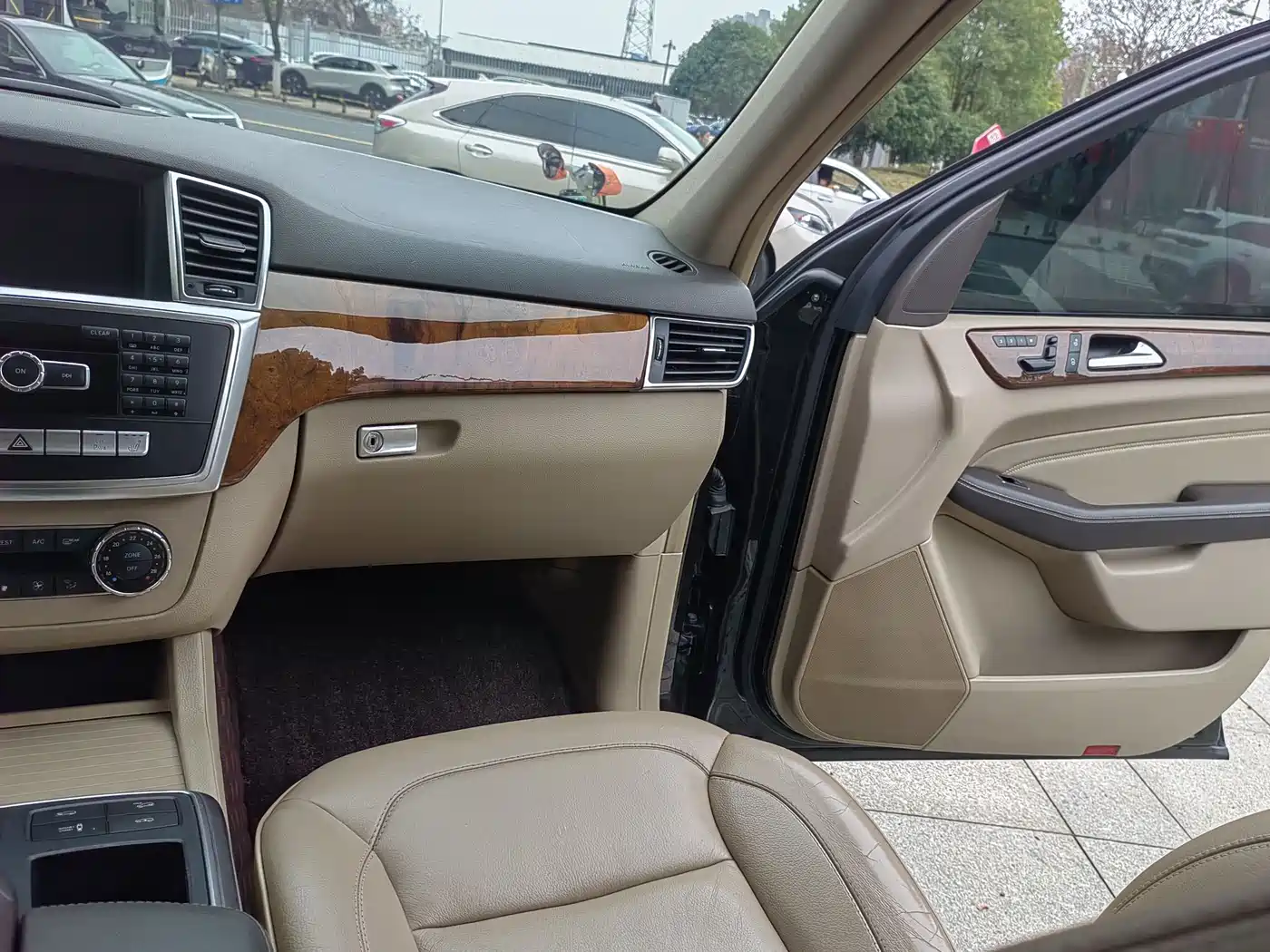 Mercedes-Benz M-Class 2012 Model ML 350 Luxury фото 11