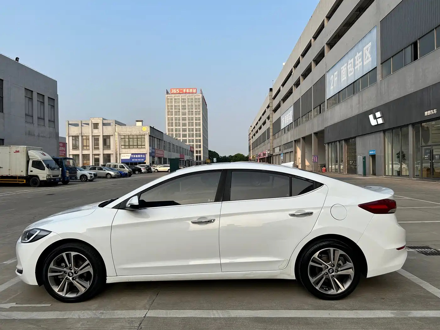 Hyundai Elantra 2016 Model 1.6L Automatic Smart Elite фото 4