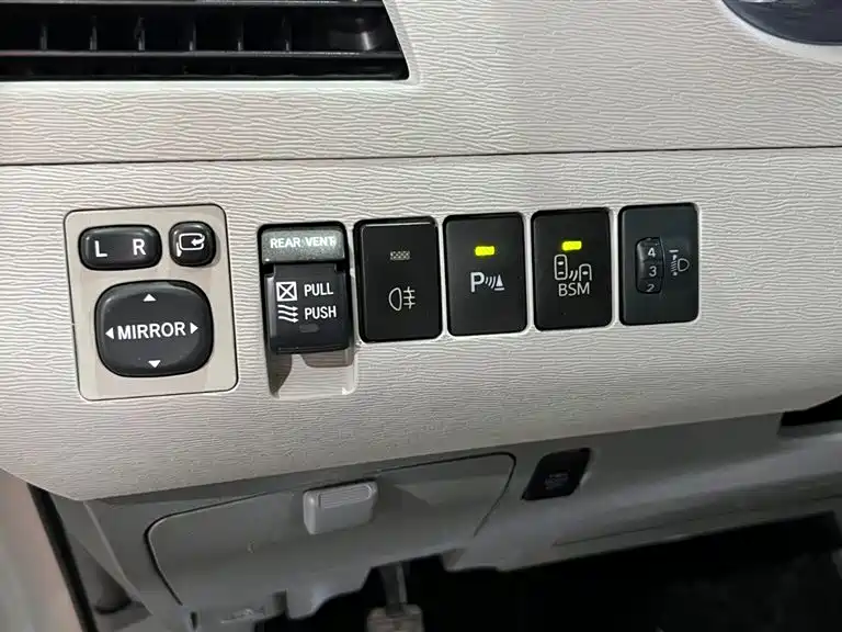 Toyota Sienna 2013 3.5L 4WD Automatic фото 21