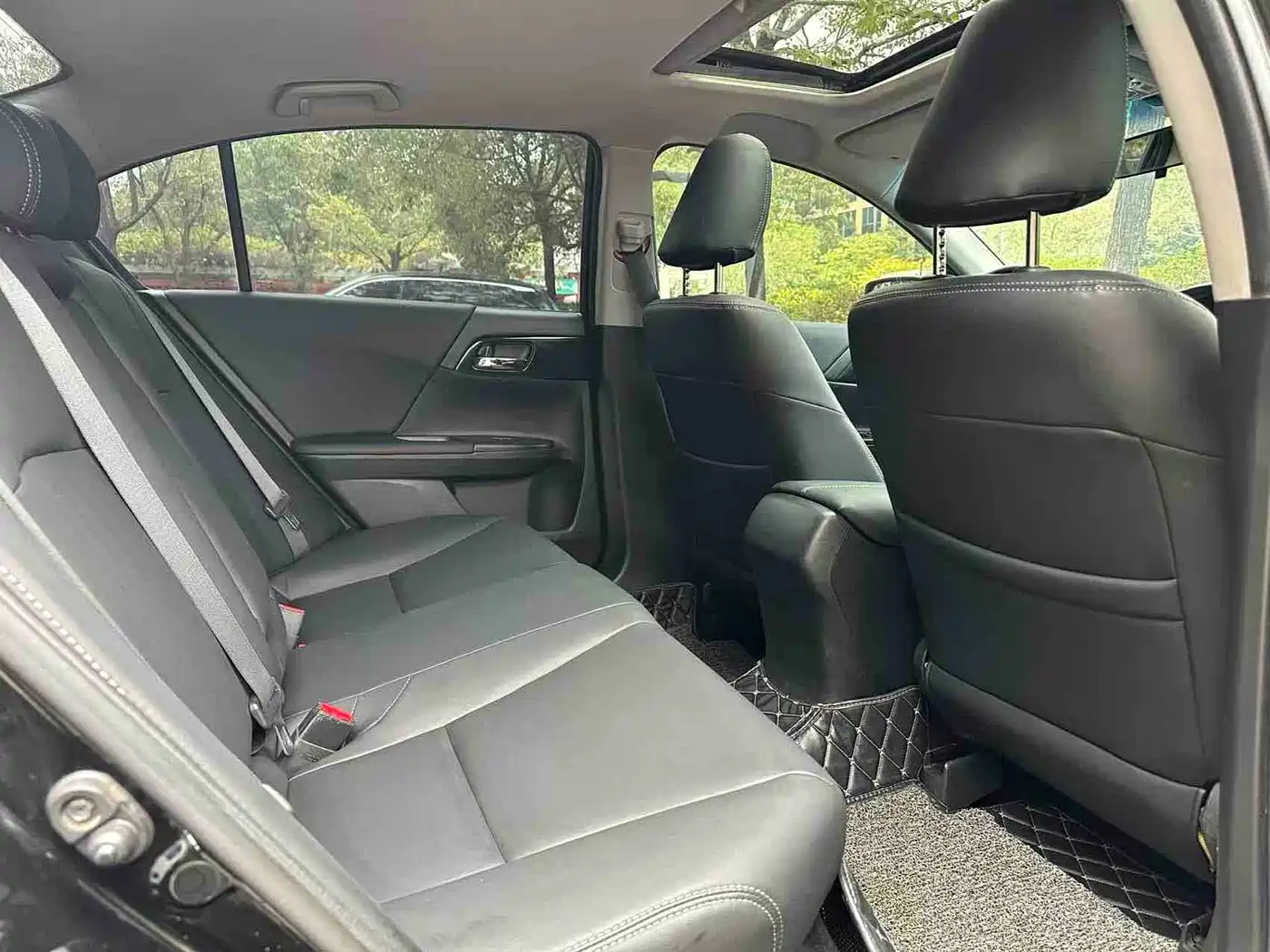 Honda Accord 2016 2.0L Comfort Edition фото 10