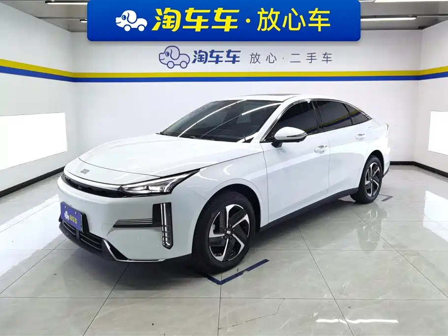 Geely Galaxy L6 2025 EM-i 140km Starship Edition
