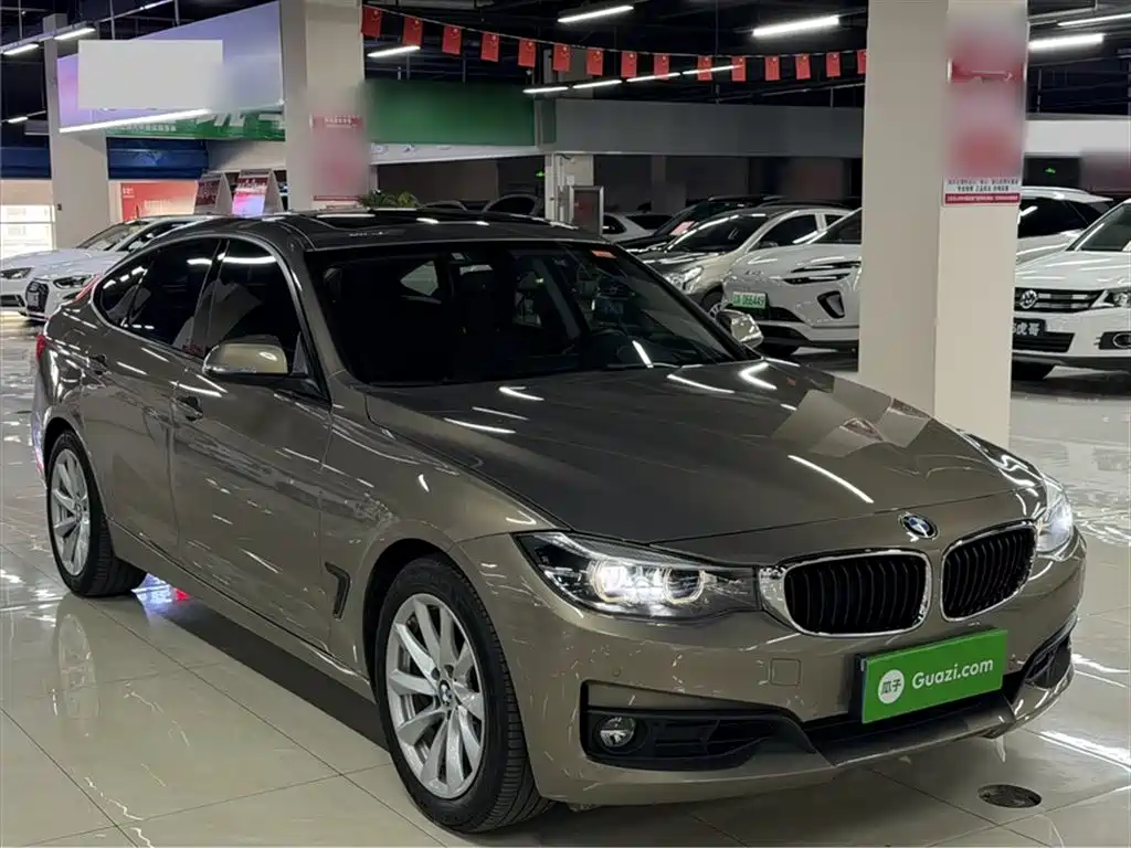 BMW 3 Series GT 2018 320i Fashion фото 10