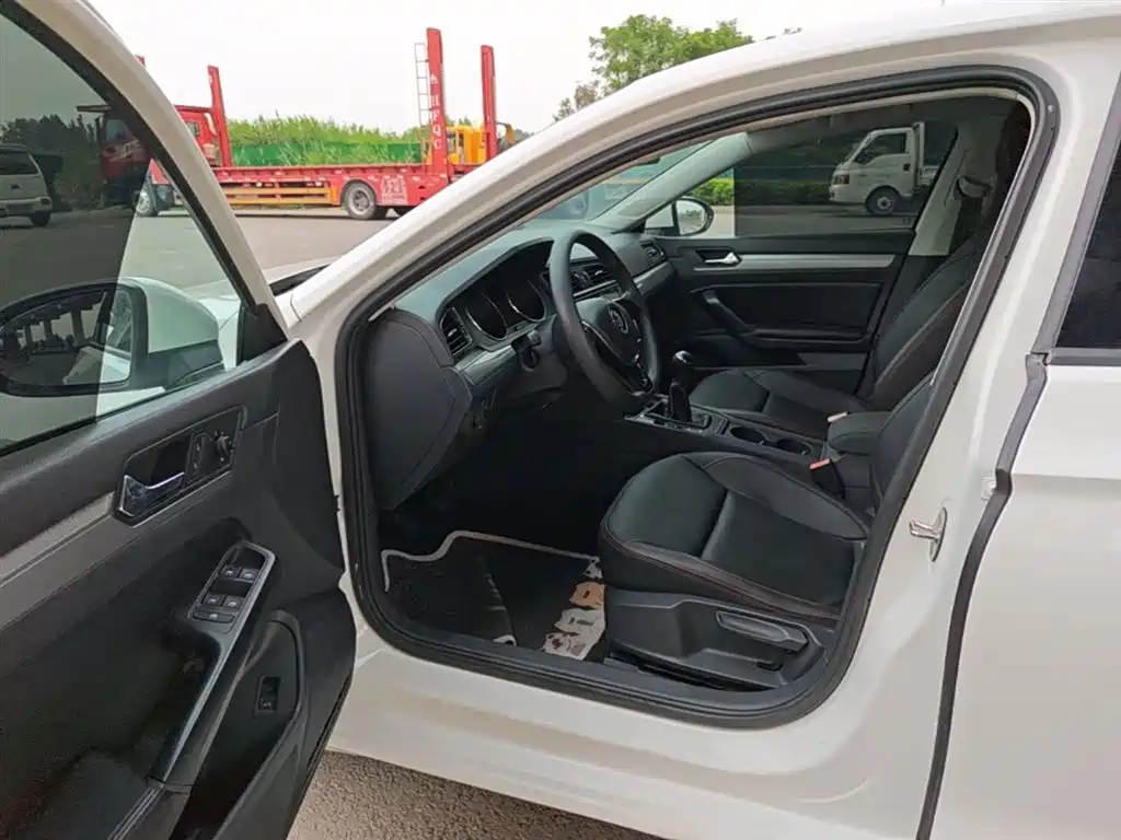 Volkswagen Lamando 2015 230TSI Manual Style Edition фото 16