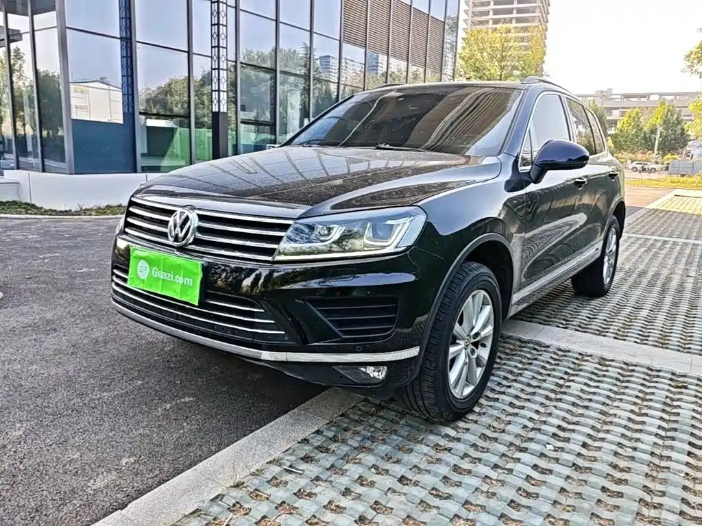 Фото 1 - Volkswagen Touareg