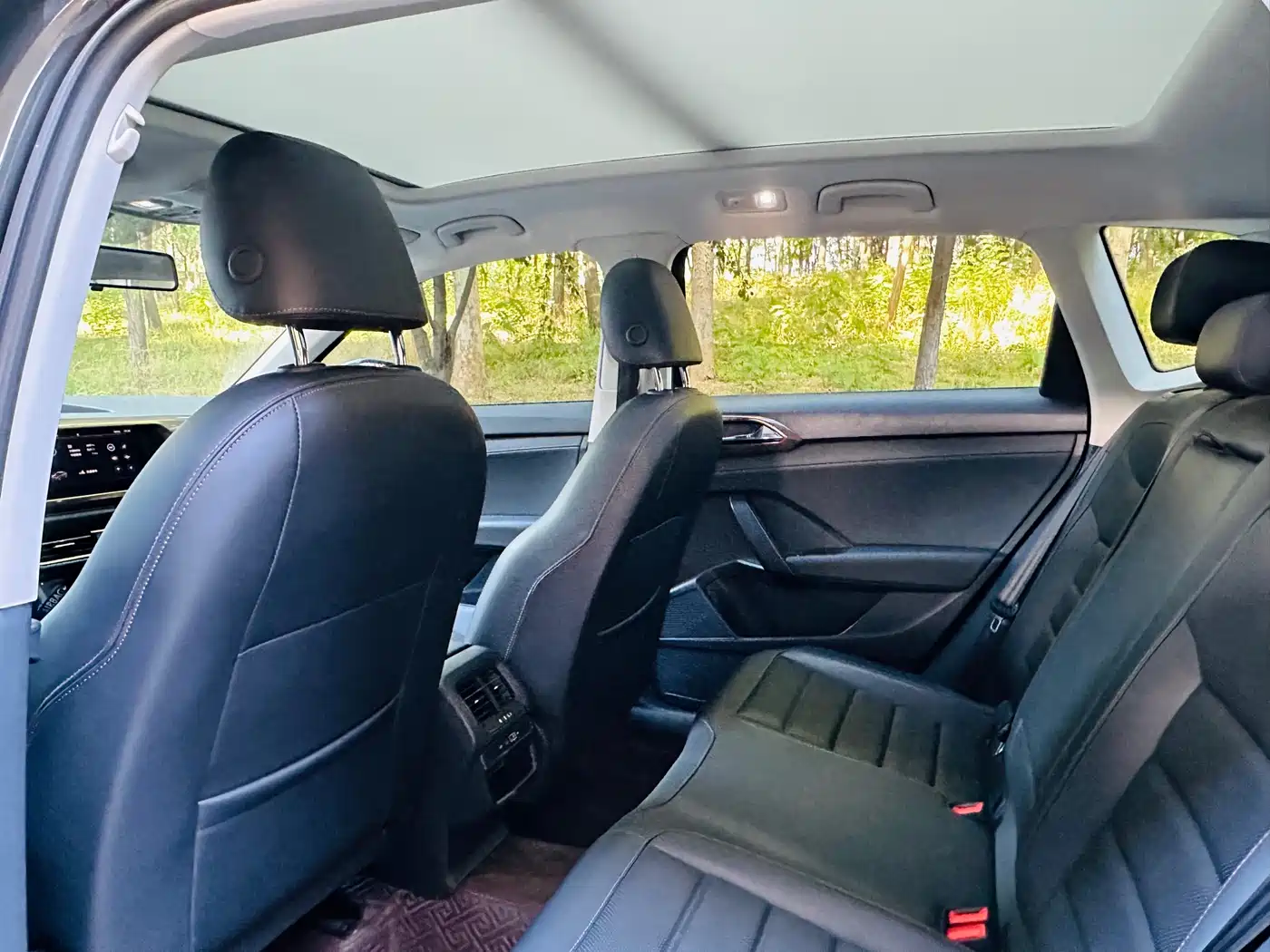 Volkswagen Tharu 2022 280TSI FWD Luxury Edition фото 5