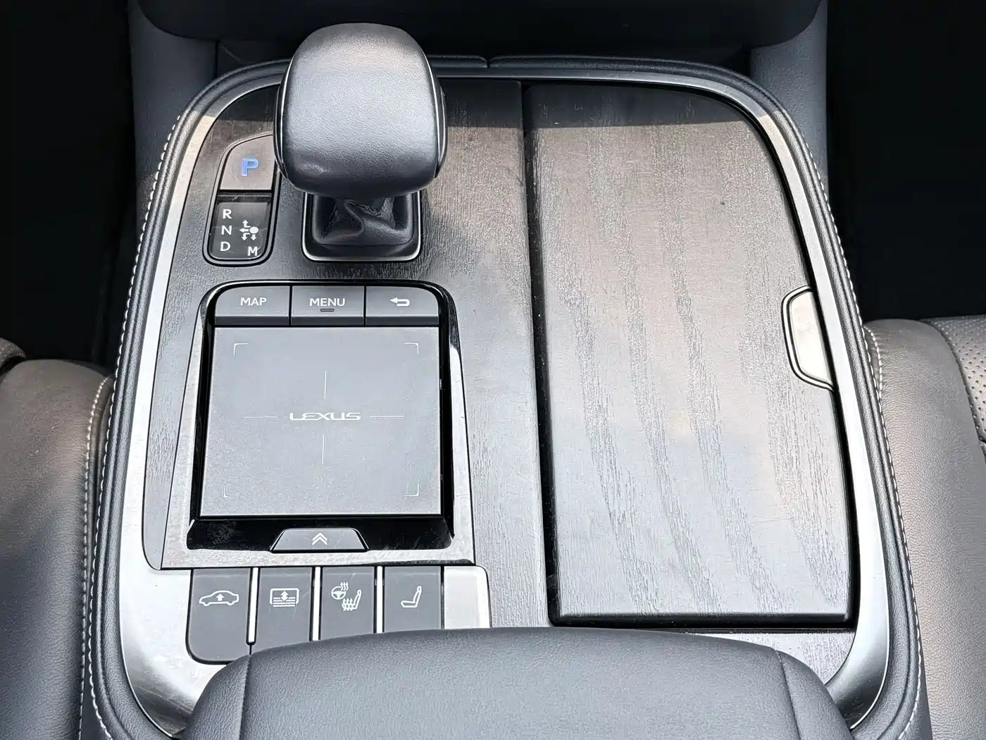 Lexus LS 2021 500h Excellence Edition фото 17