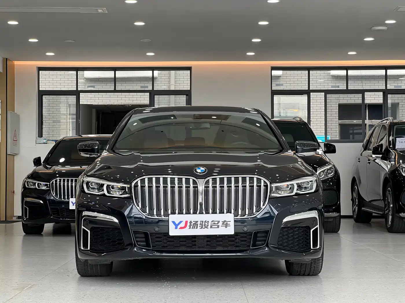 Фото 2 - BMW 7 Series