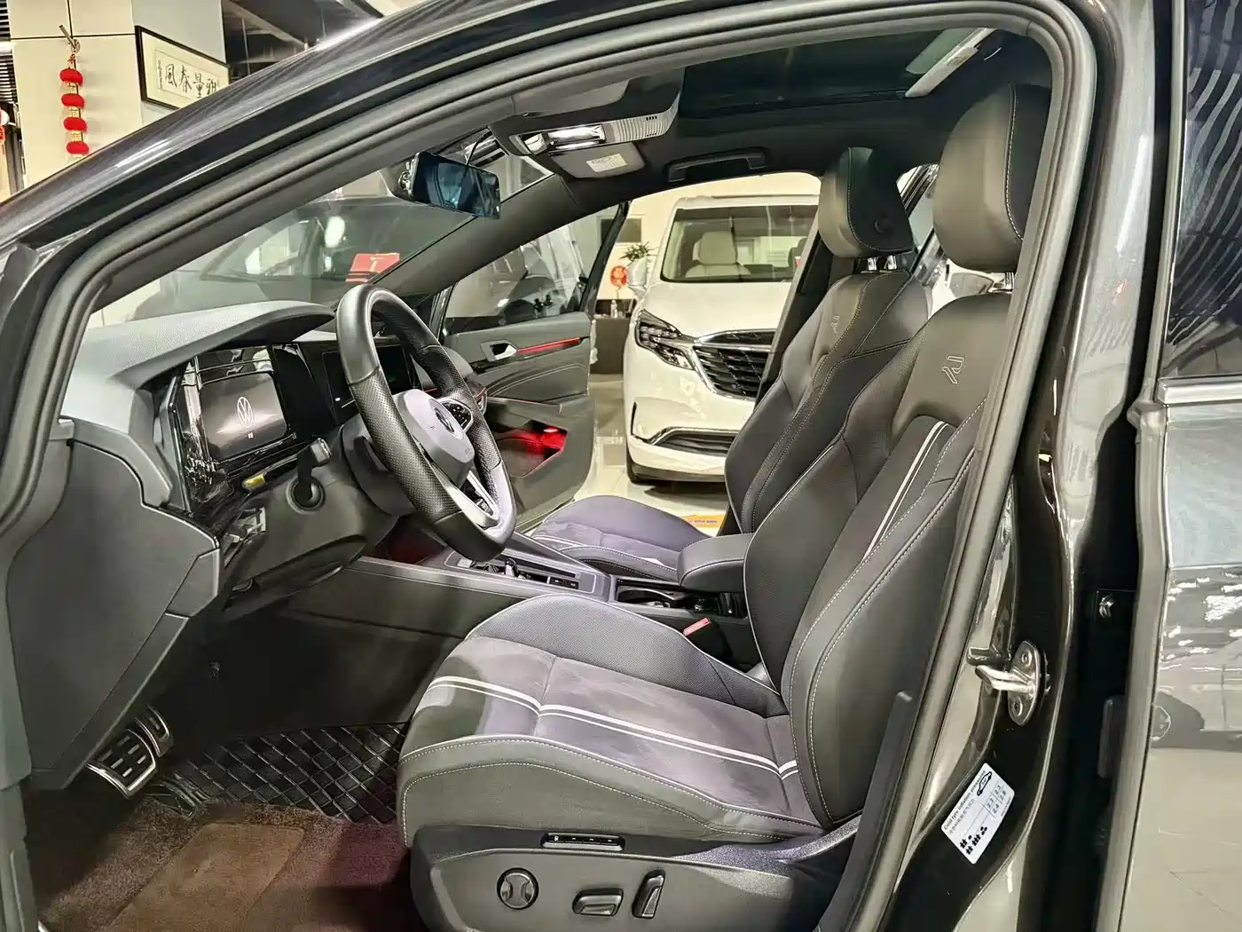 Volkswagen Golf 2023 280TSI DSG R-Line Lite фото 2