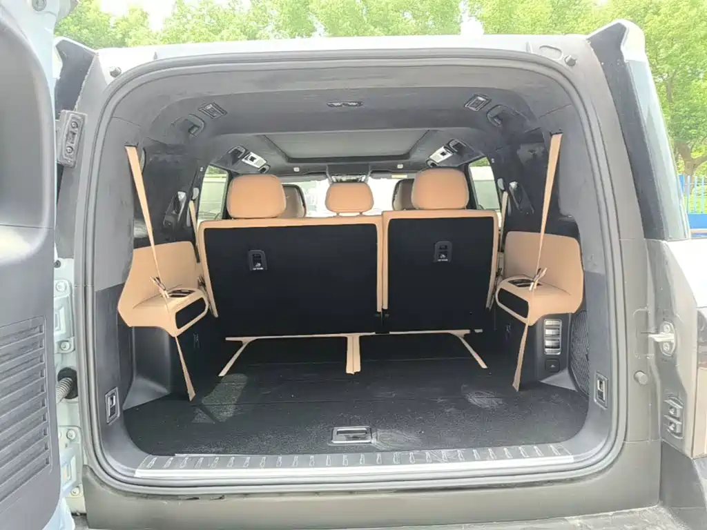 Fang Cheng Bao Leopard 8 2026 2025 Zhiyong Flagship 7-Seater