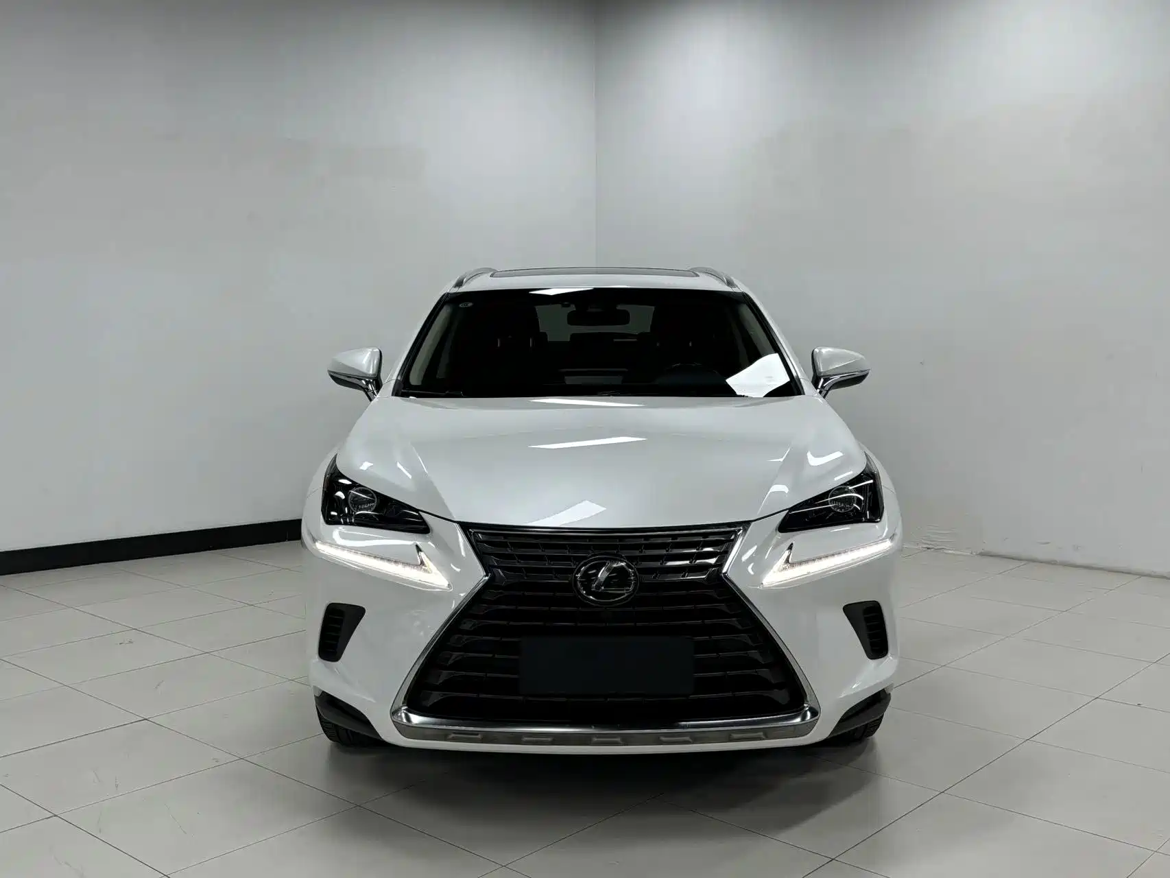 Фото 2 - Lexus NX