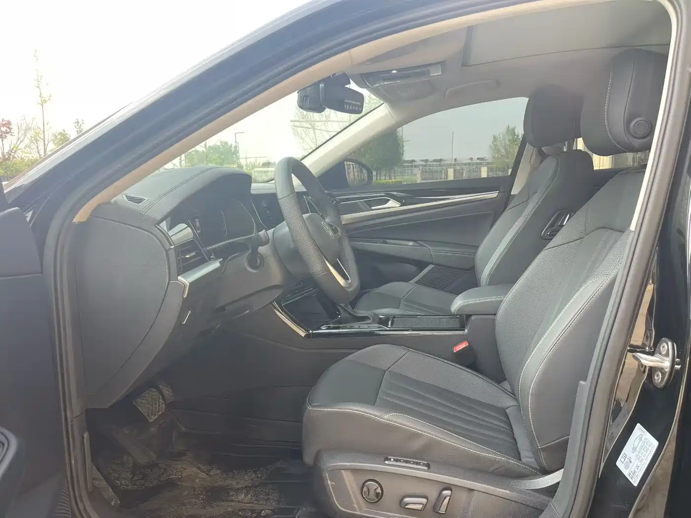 Volkswagen Passat 2025 Outstanding 380TSI Dragon Soaring Edition фото 5