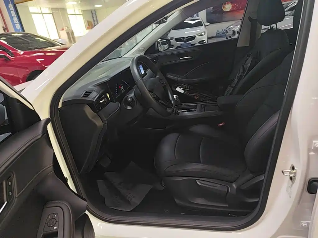 Roewe i5 2025 2023 1.5L CVT Luxury Edition