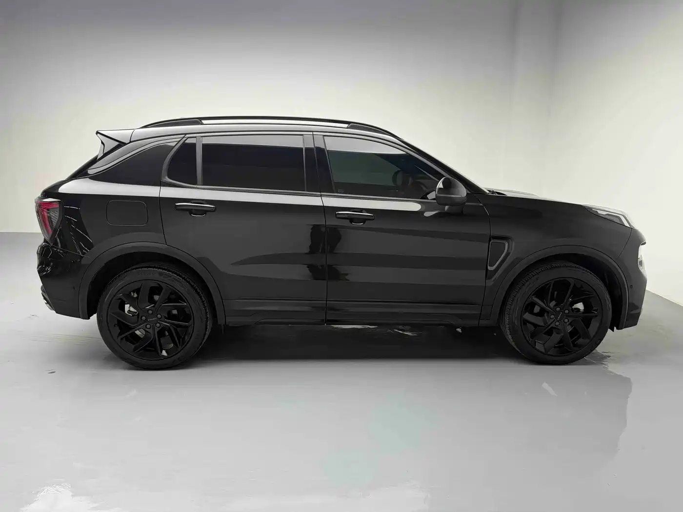 Lynk & Co 01 2023 2.0TD 4WD Dark Night Edition фото 18