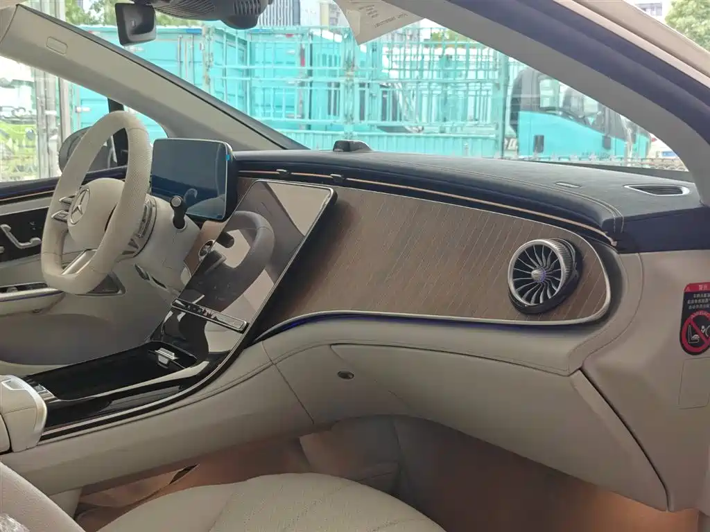 Mercedes-Benz EQE 2025 500 4MATIC Pioneer фото 12