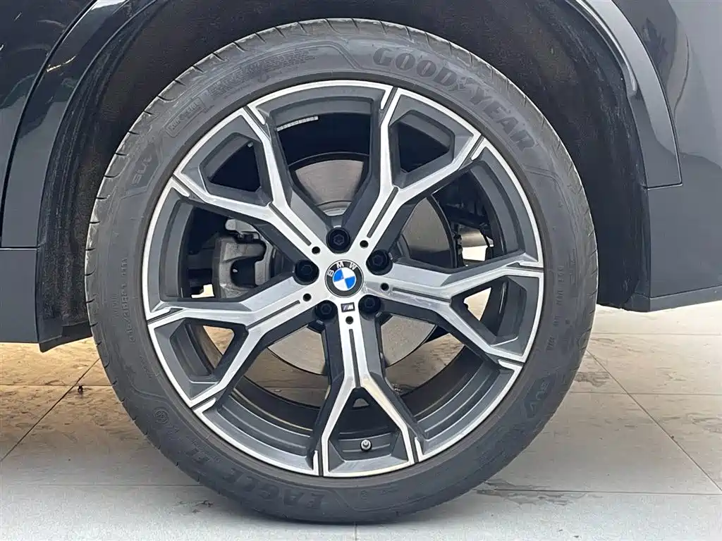 BMW X5 2025 Model xDrive 30Li Exclusive M Sport Blackout Package фото 17