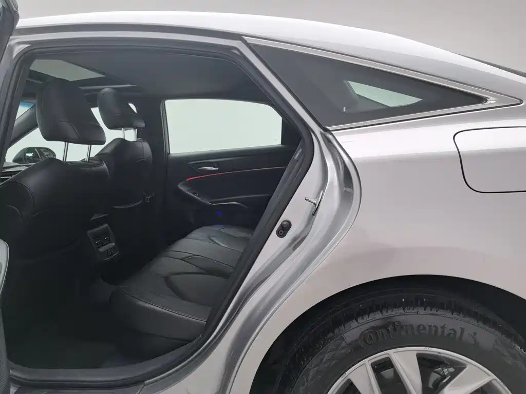Photo 15 - Toyota Avalon