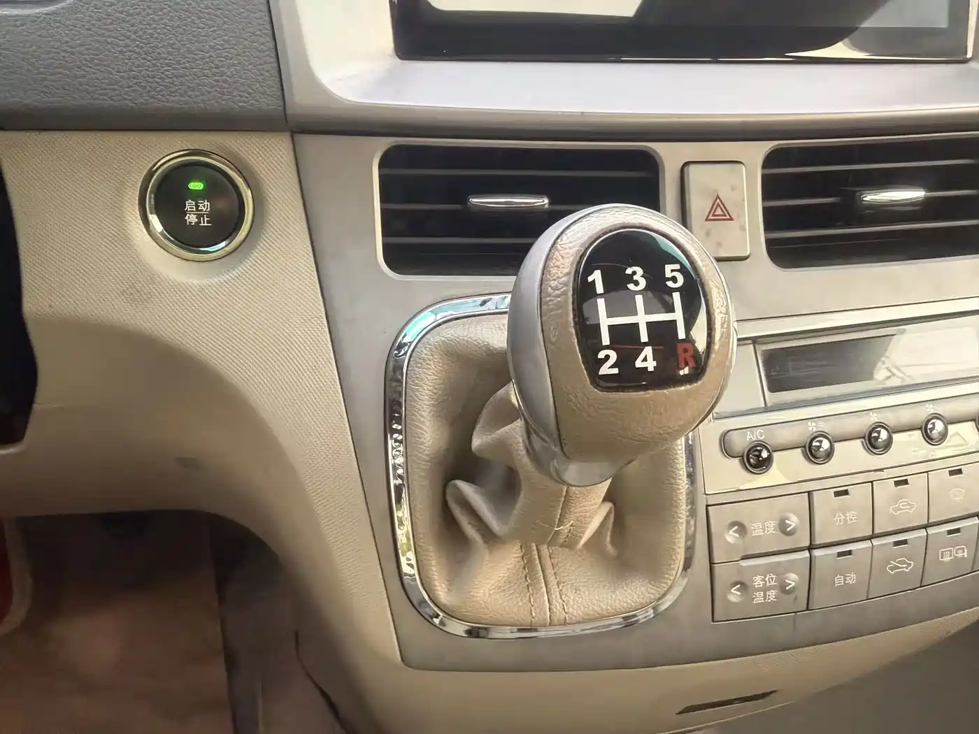 BYD M6 2015 2013 2.0L Manual Comfort